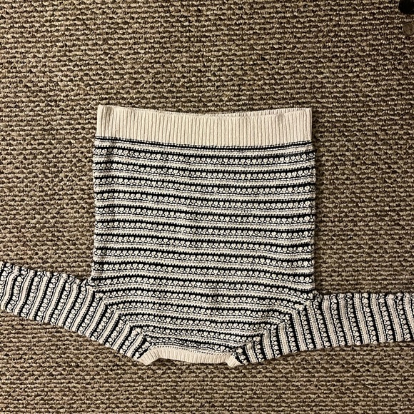 Splendid Sweater - Picture 3 of 4